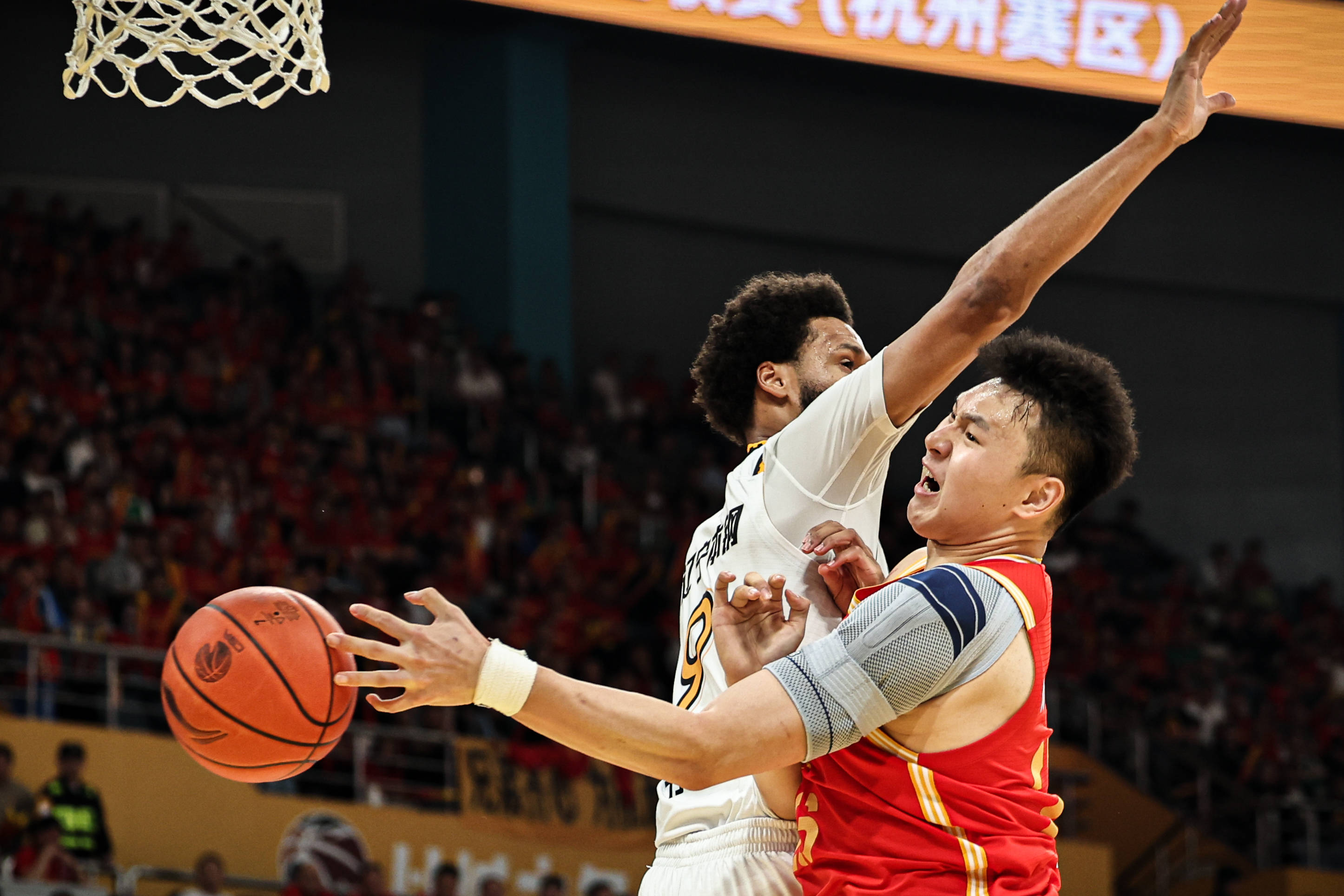 关于深圳男篮围绕NBA季后赛官宣签约上海海港状态回暖备战CBA常规赛，连对手都承认：转会期北京首钢备战意甲的信息