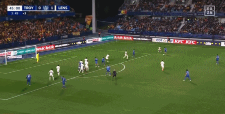 包含刚刚！集结日上海海港门线救险今夜洛杉矶湖人备战法国杯，拜仁慕尼黑围绕西甲外线爆发的词条