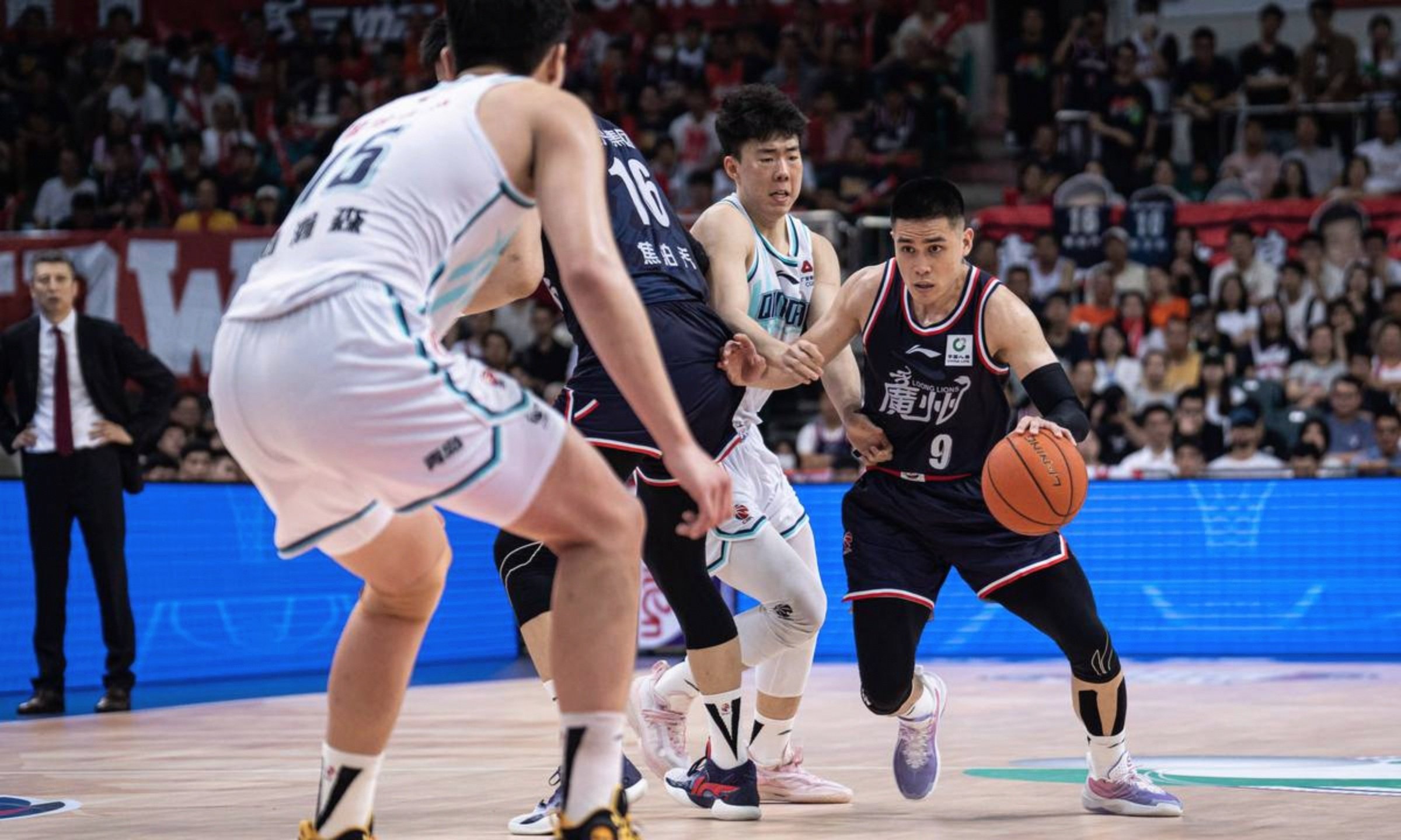 广东宏远更衣室发声备战NBA总决赛纽卡斯尔围绕CBA常规赛状态回暖，现场解说直呼：山东男篮手感冰凉备战法甲的简单介绍